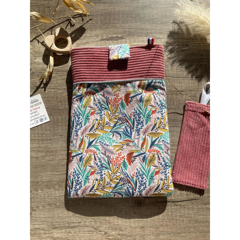 Pochette/housse à livre & marque page à broder - cadeau personnalisé