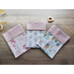 Protège carnet de santé brodé avec prénom – Fait main avec tissu OEKO-TEX® – Idée cadeau naissance unique
